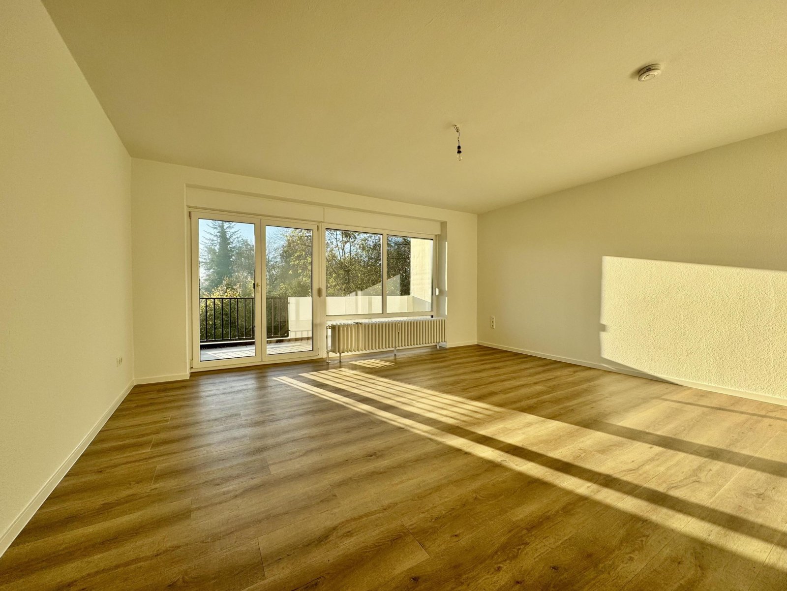 Wohnung zweites Obergeschoss rechts - Wohnzimmer