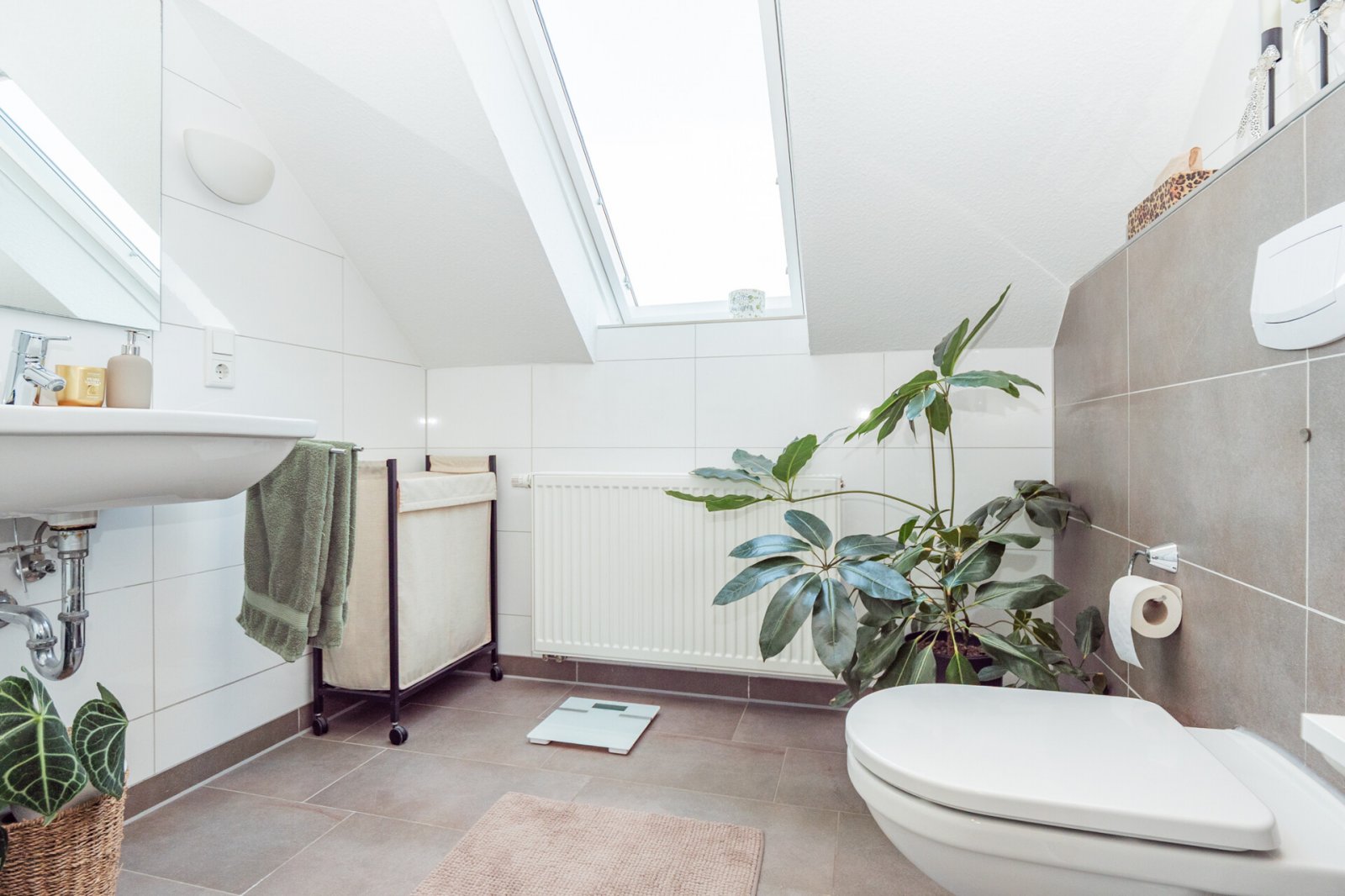 Bad im Dachgeschoss