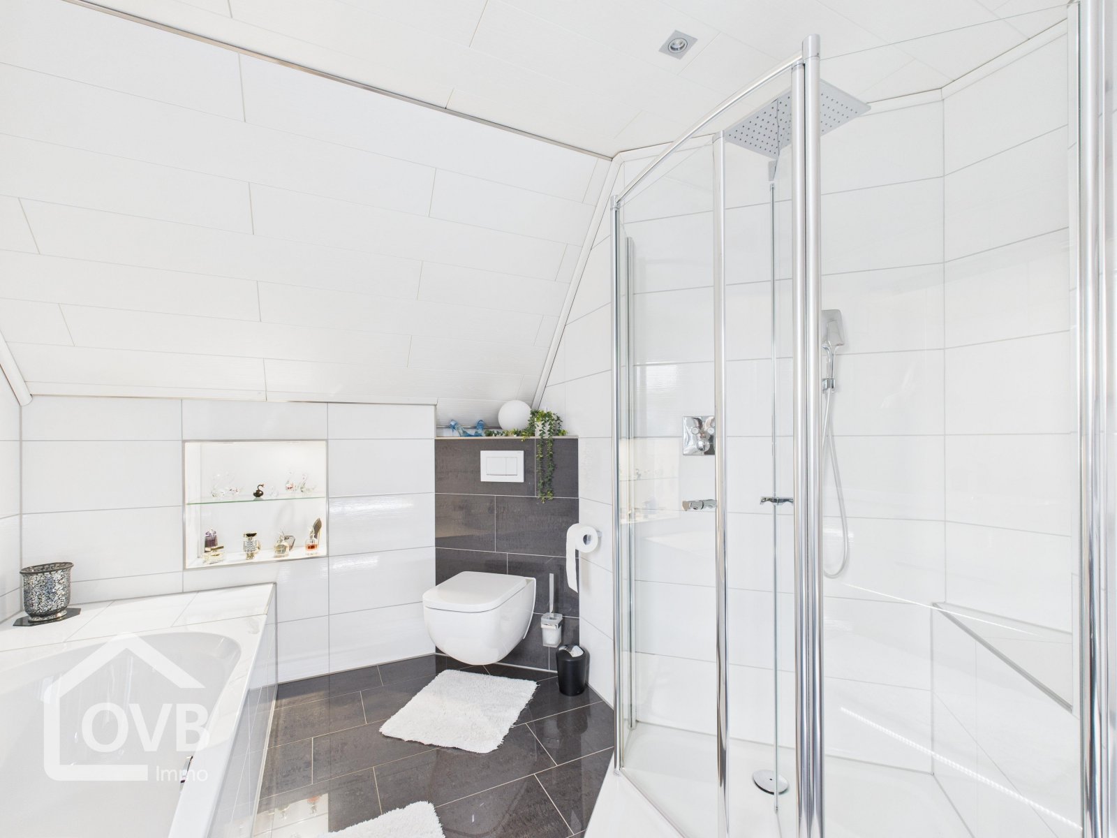 Badezimmer DG, hinteres Haus