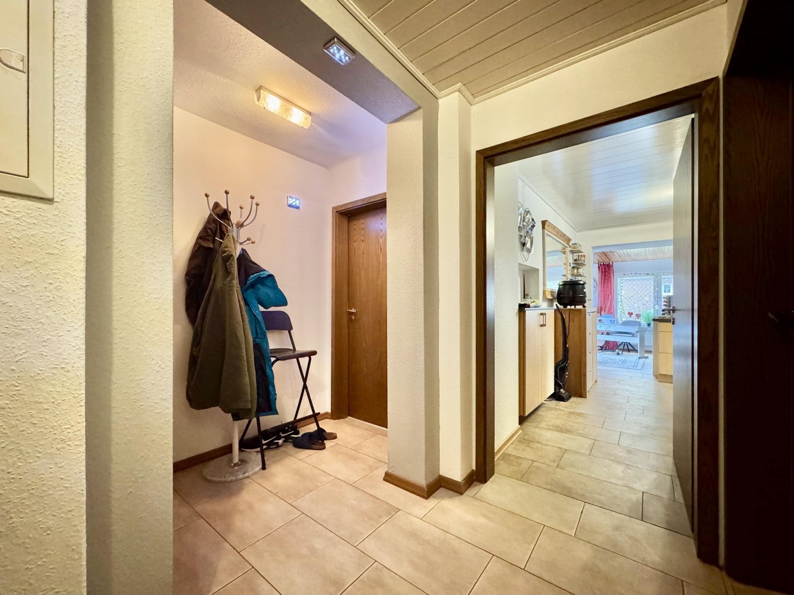 Flur mit Garderobe EG