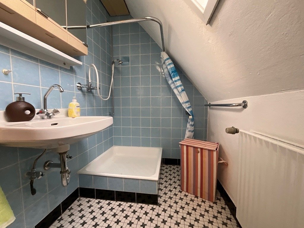 Bad im Dachgeschoss