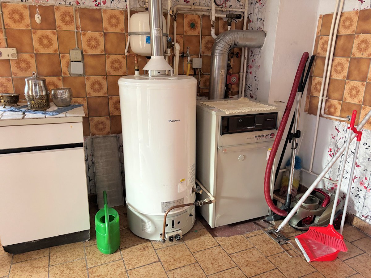 Hauswirtschaftsraum mit Heizung