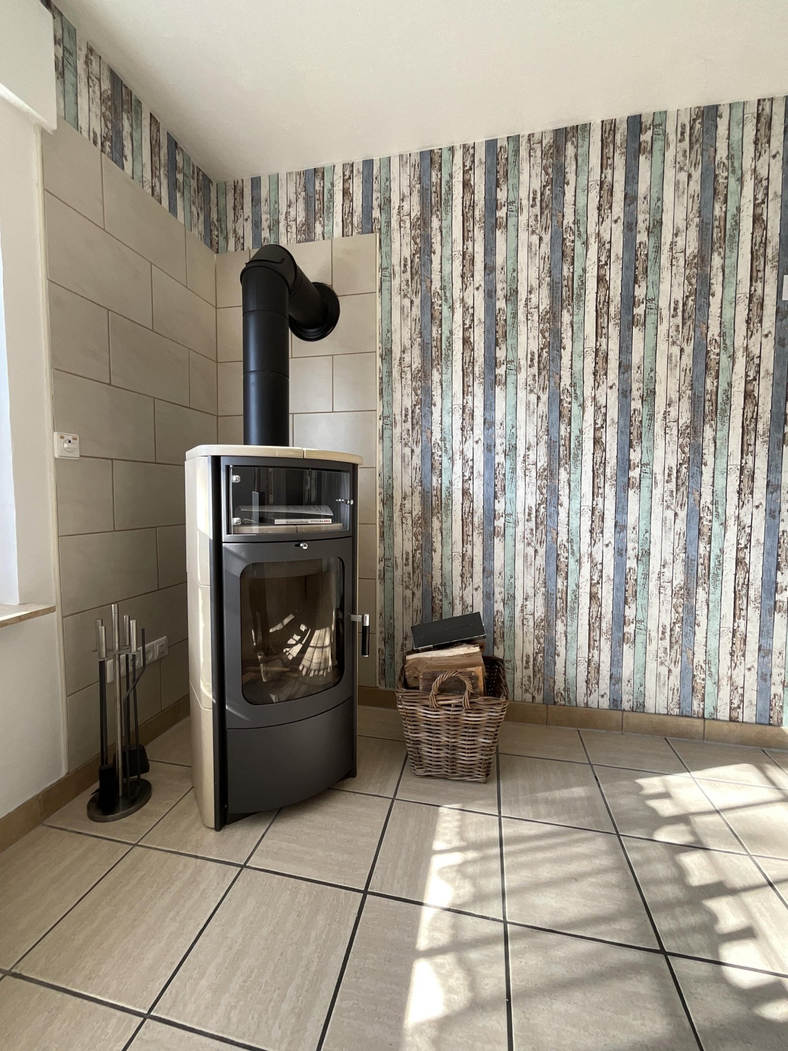 Holzofen im Wohnzimmer