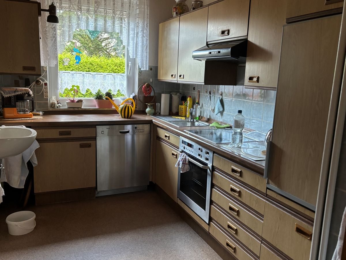 Küche mit Einbauküche