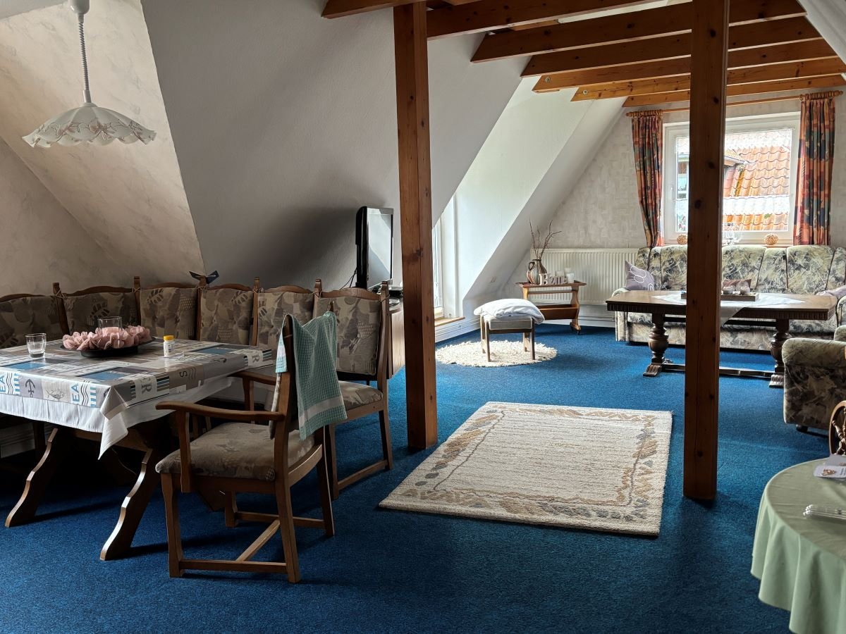 großer Wohn-/Koch-/Essbereich im OG