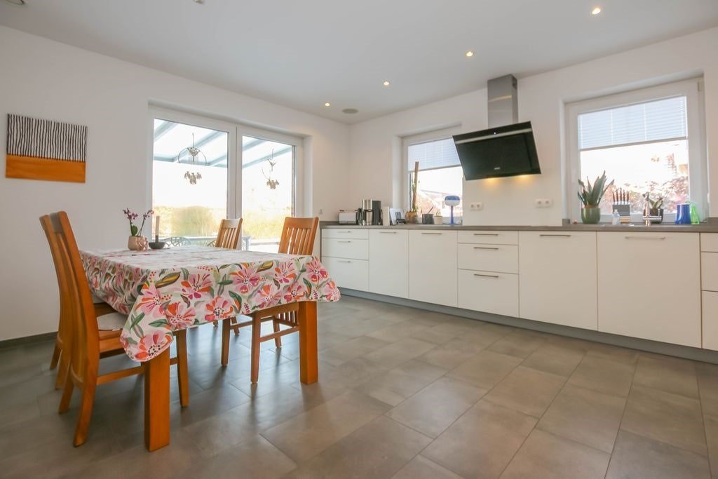 Küche mit Essbereich