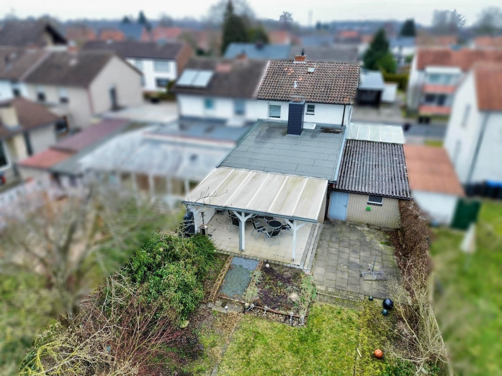 Luftaufnahme Rückansicht mit Garten