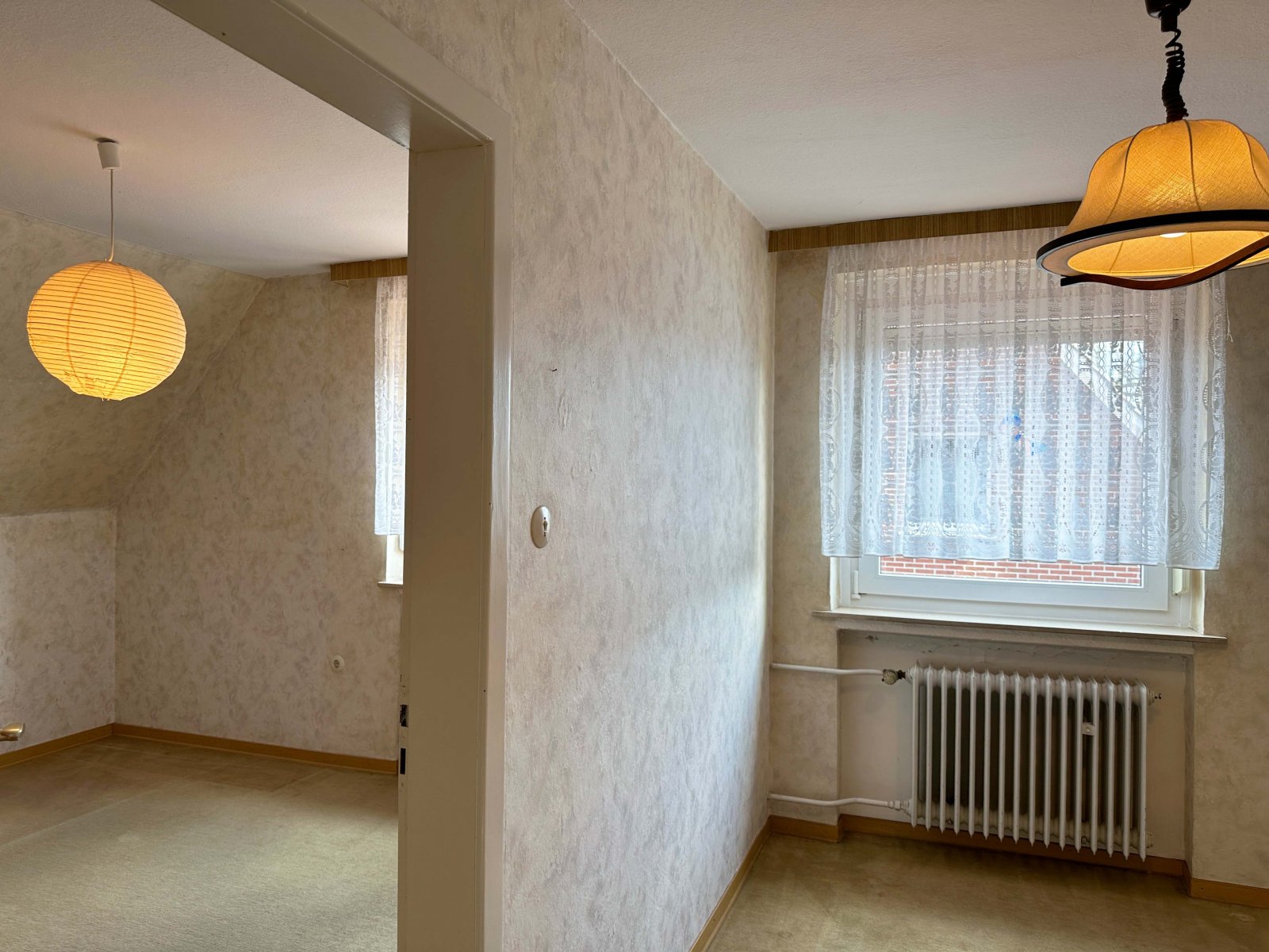 OG Zimmer I mit Durchgang zu Zimmer II