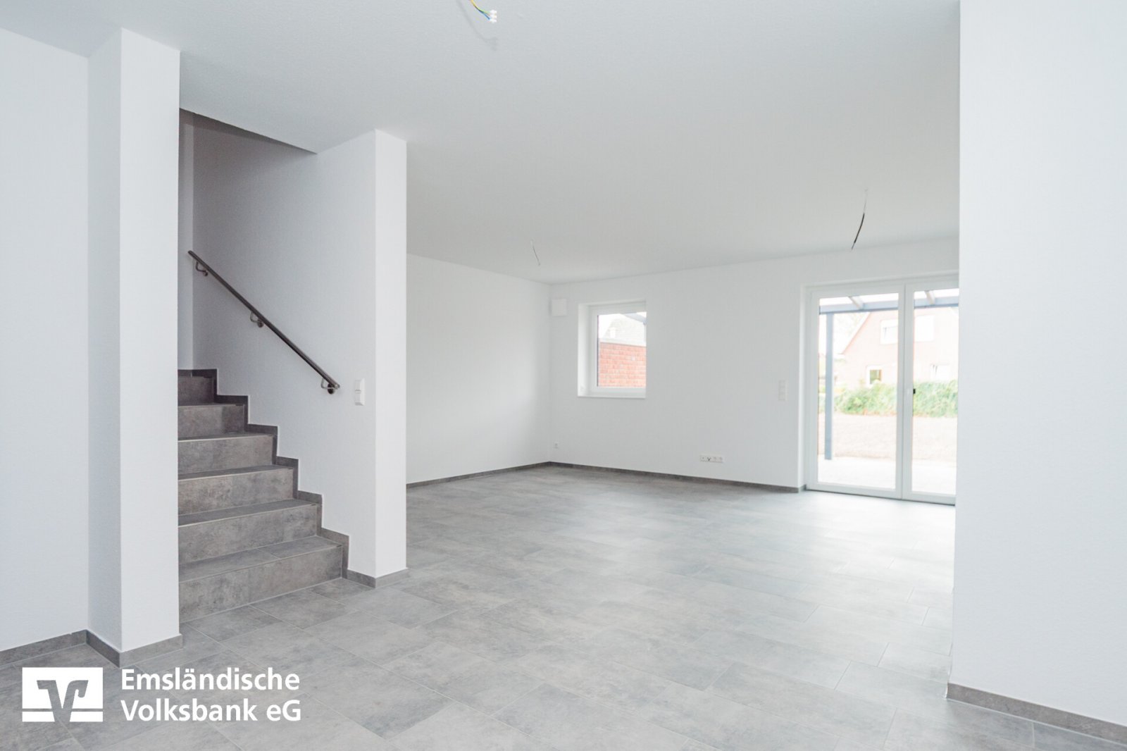 Wohn- und Esszimmer mit offener Küche