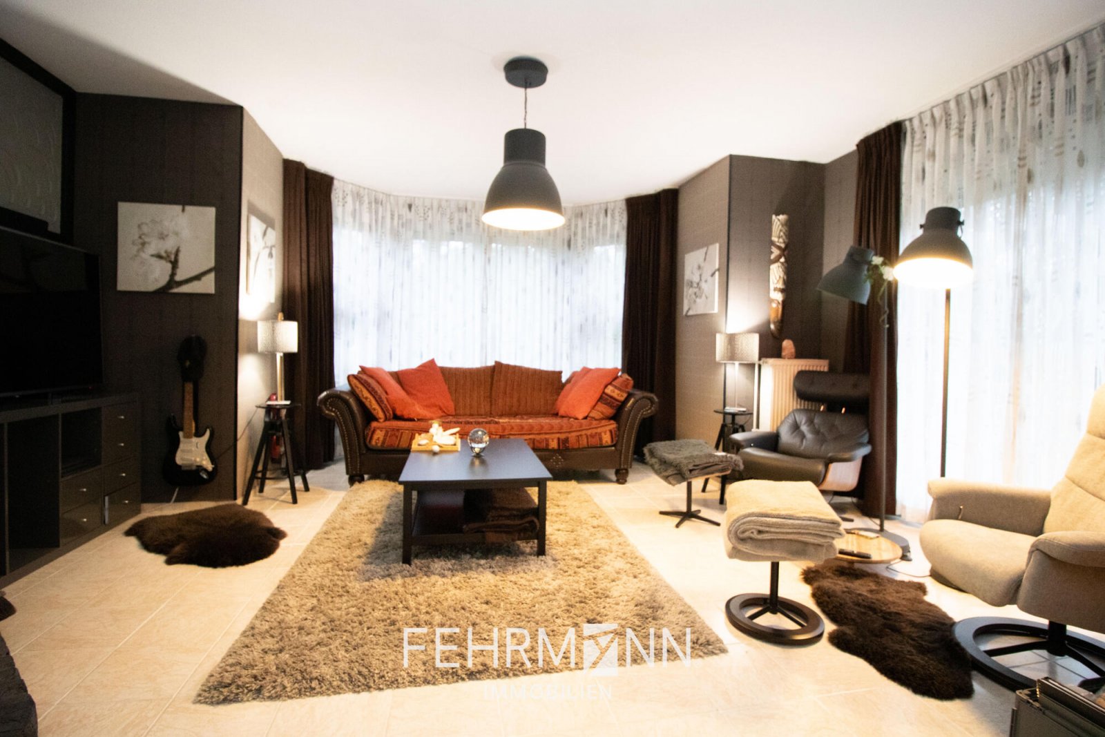 Erdgeschoss-Kaminzimmer