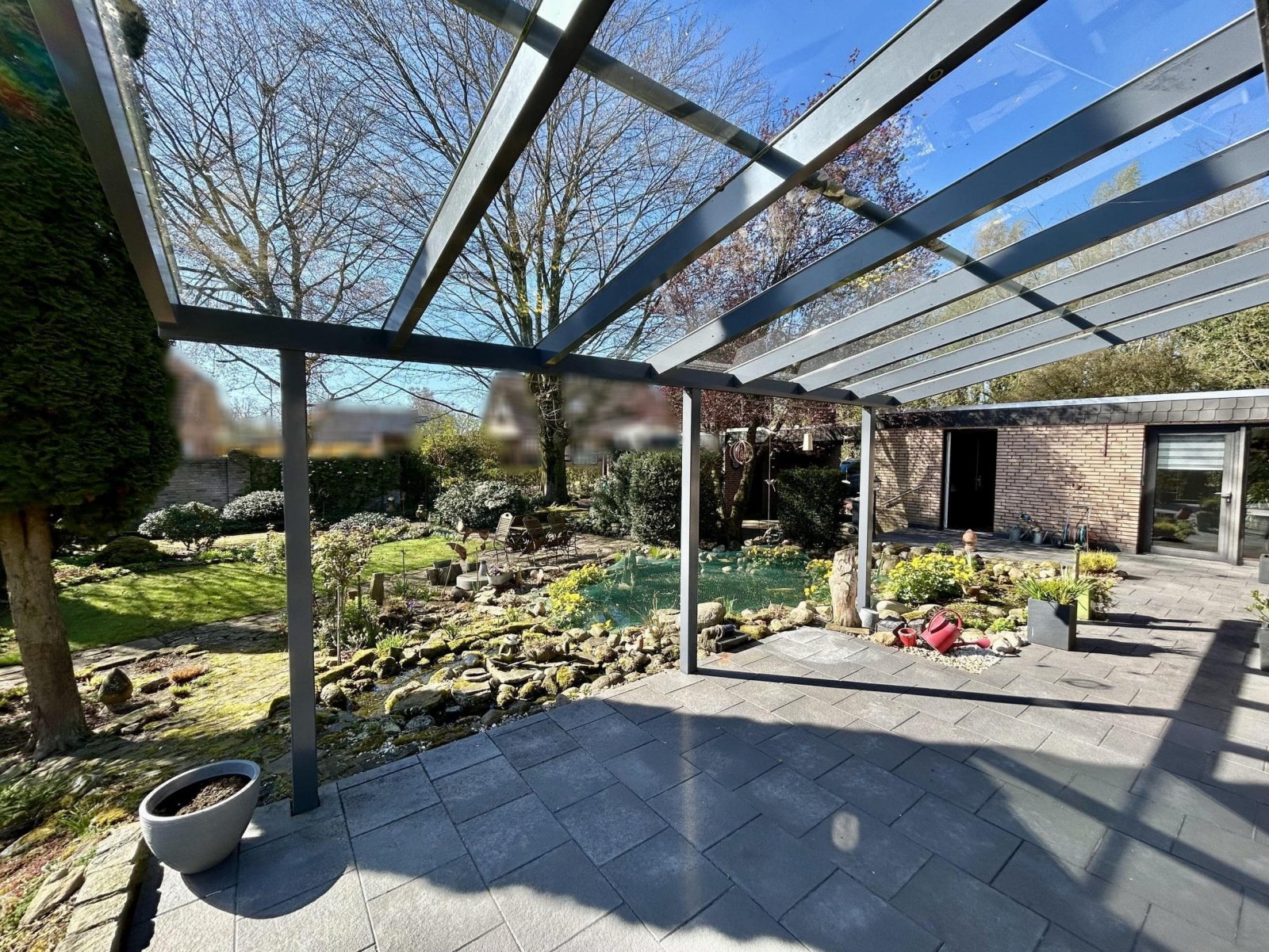 überdachte Terrasse