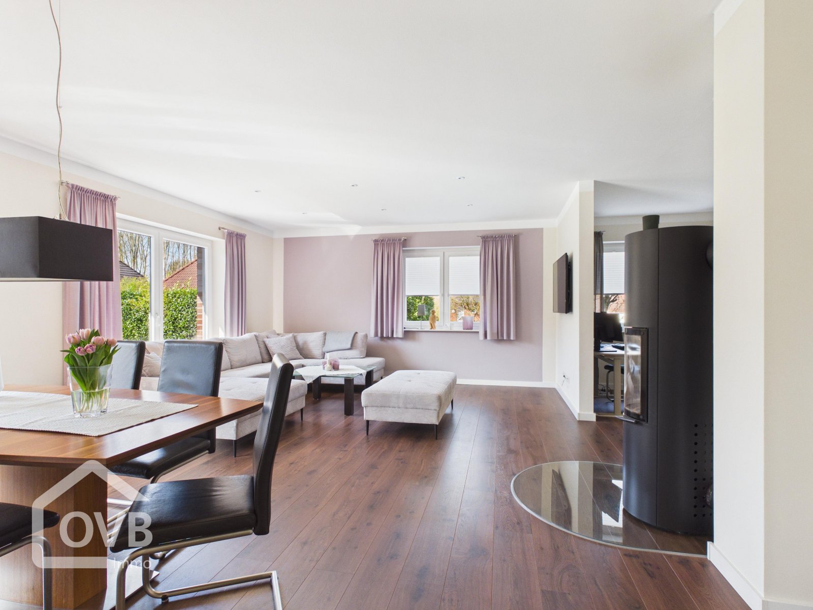 EG: Wohn-/Esszimmer mit angrenzendem Klavierzimmer