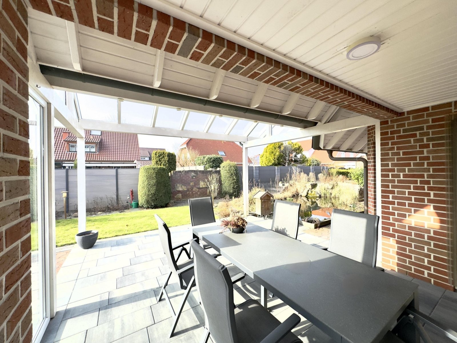 Überdachte Terrasse