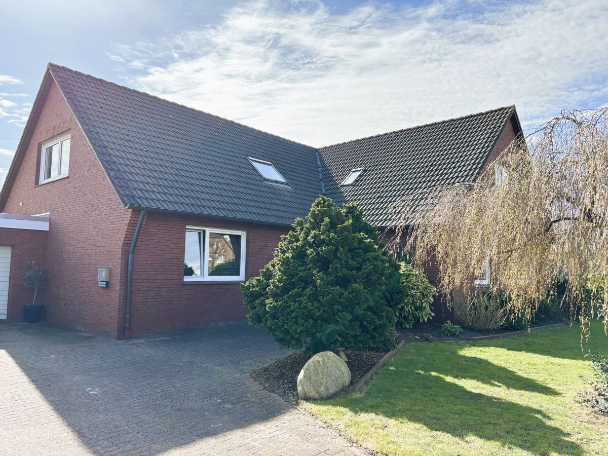 Westerholt: repräsentatives Wohnhaus auf großem Grundstück 