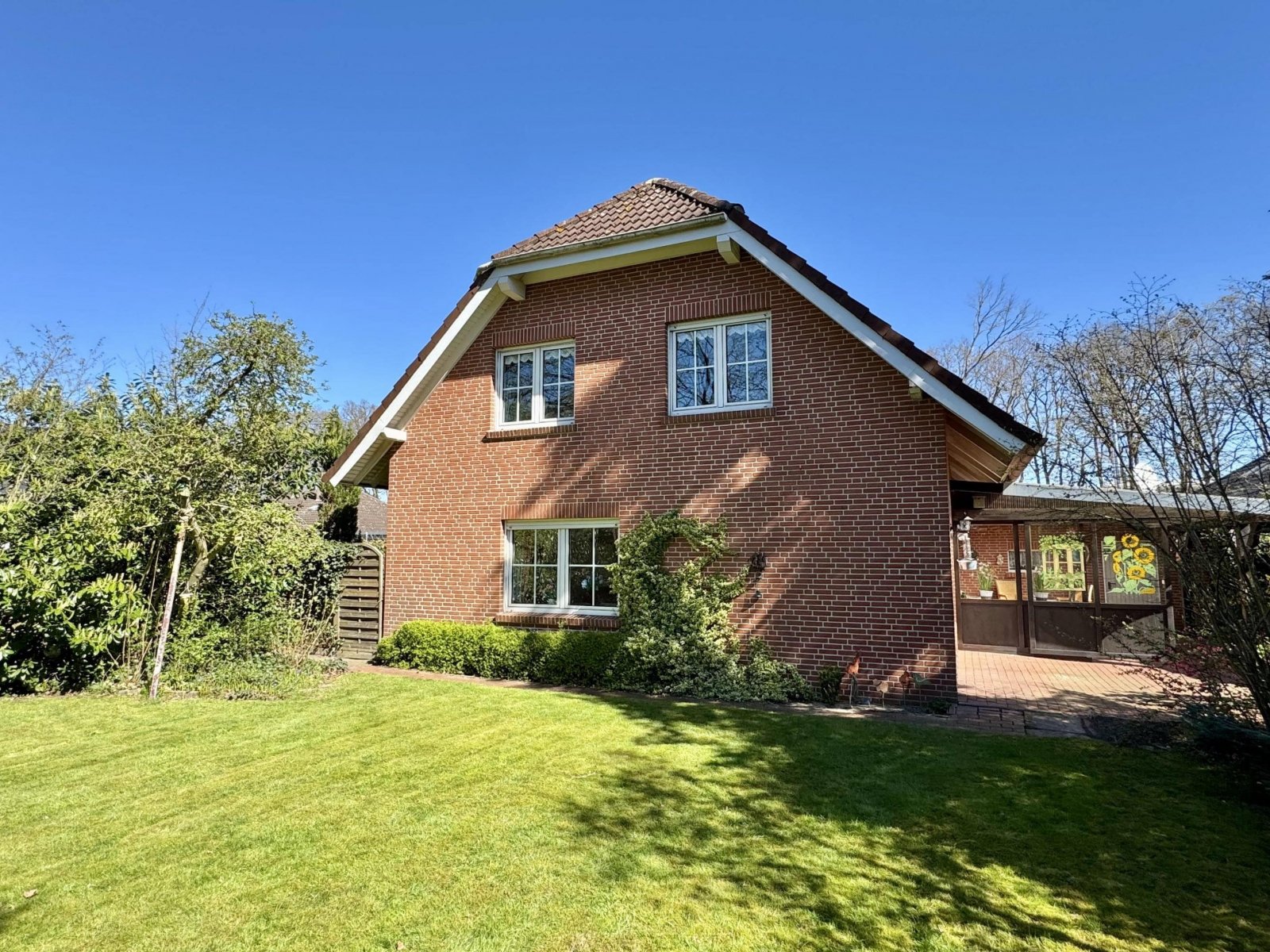 Nordhorn: Gepflegtes Einfamilienhaus am Stadtrand von Nordhorn 