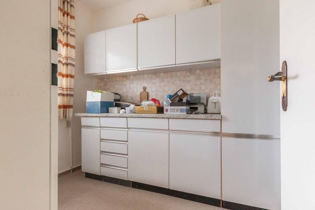 HWR mit Küchenzeile