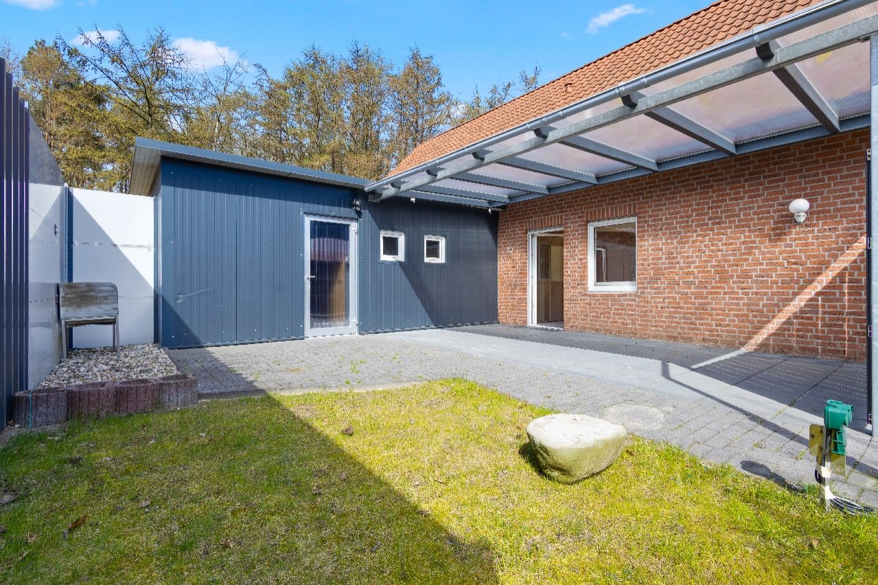 Eingang Geräteraum am Carport