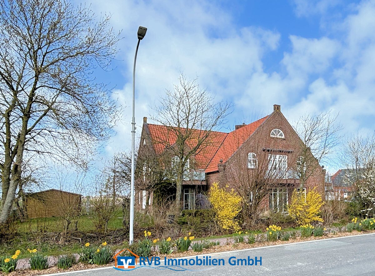 unweit der Küste mit Blick über die Felder