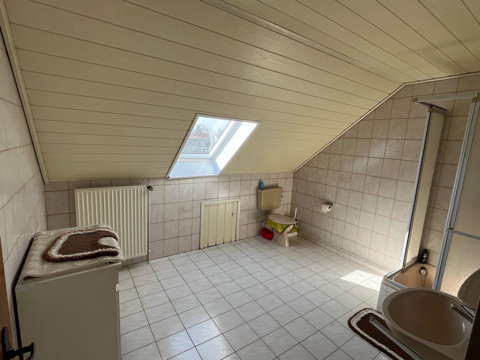 Bad im Dachgeschoss