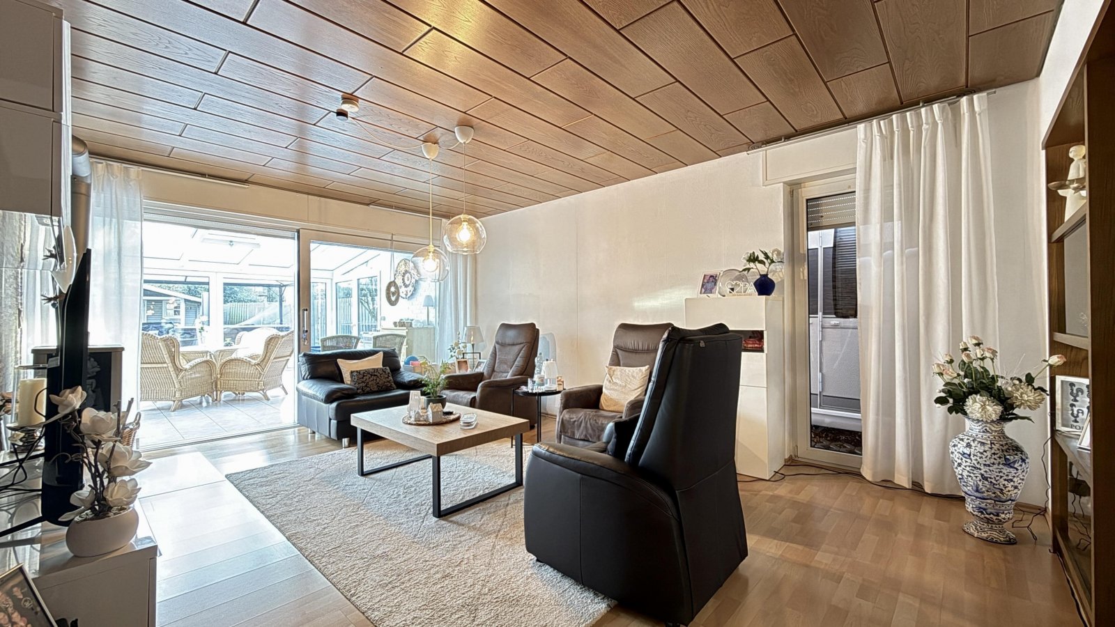 Wohnzimmer (Whg. EG) Wohnzimmer (Whg. EG)