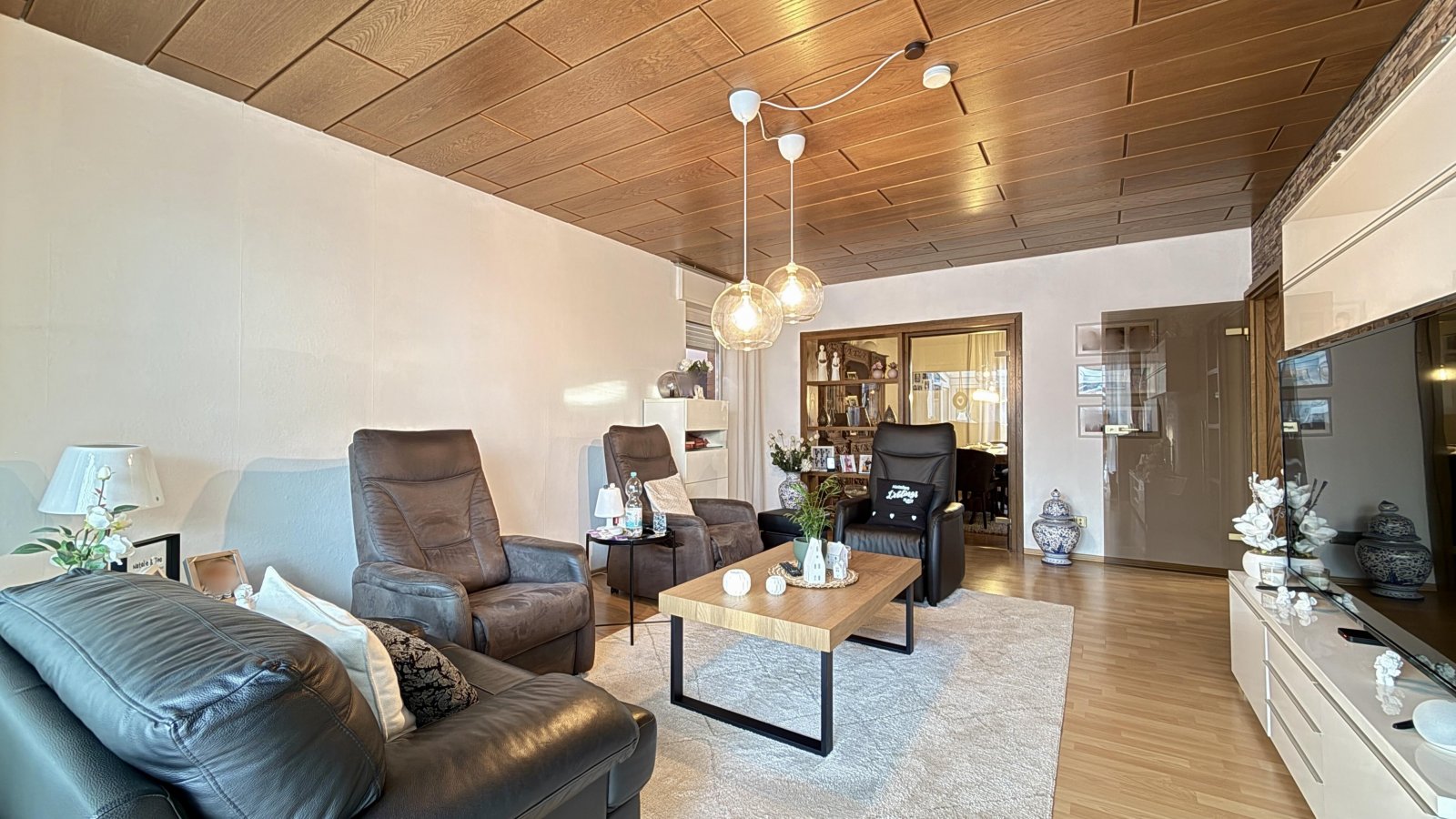 Wohnzimmer (Whg. EG) Wohnzimmer (Whg. EG)