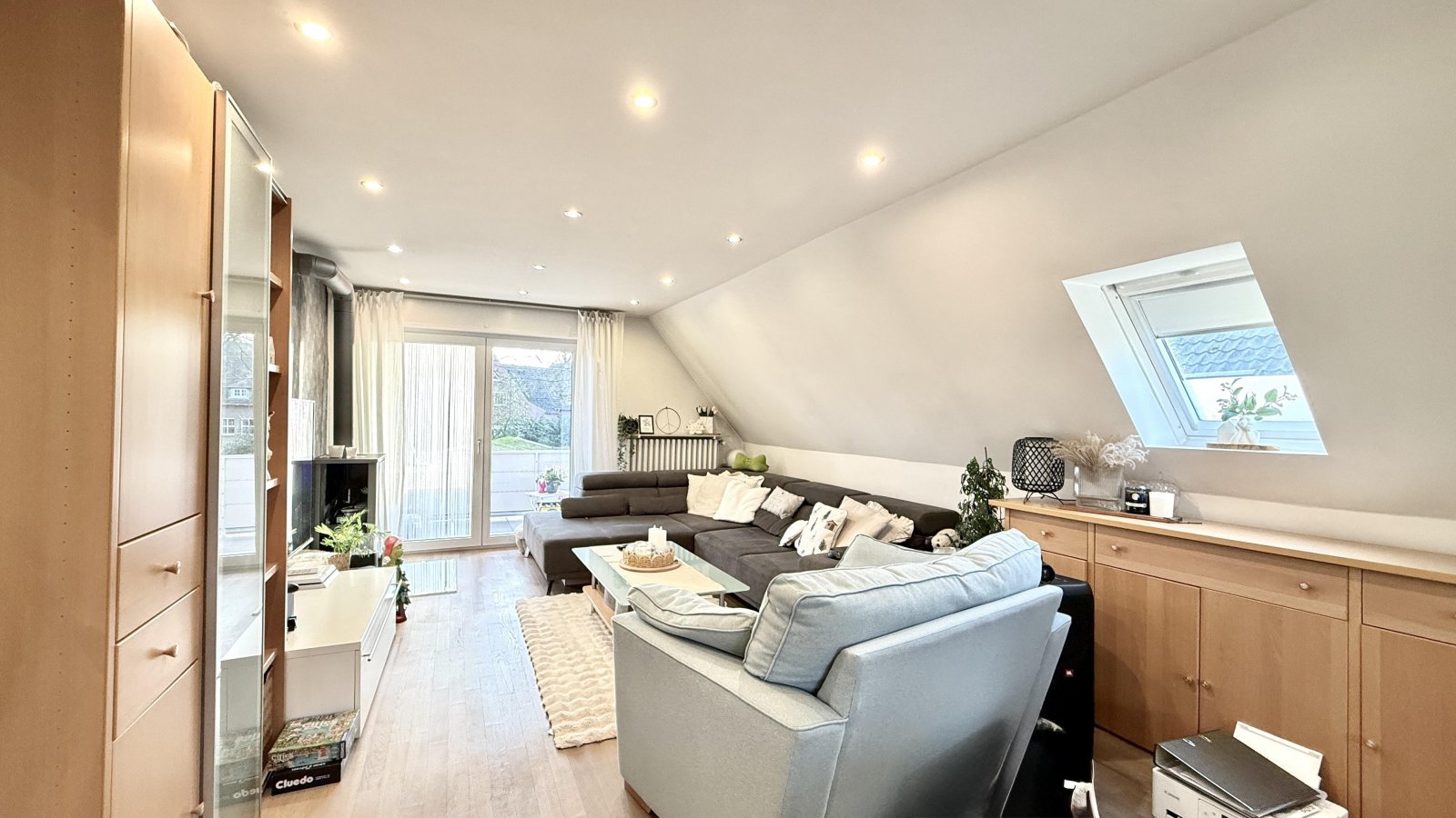 Wohnzimmer (Whg. OG) Wohnzimmer (Whg. OG)