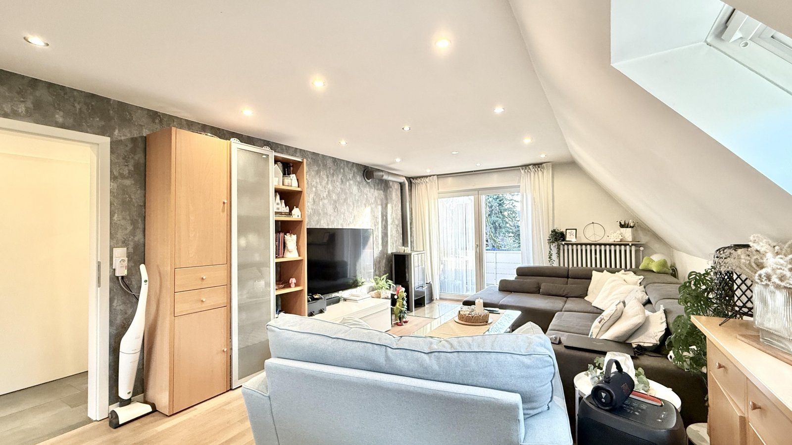 Wohnzimmer (Whg. OG) Wohnzimmer (Whg. OG)