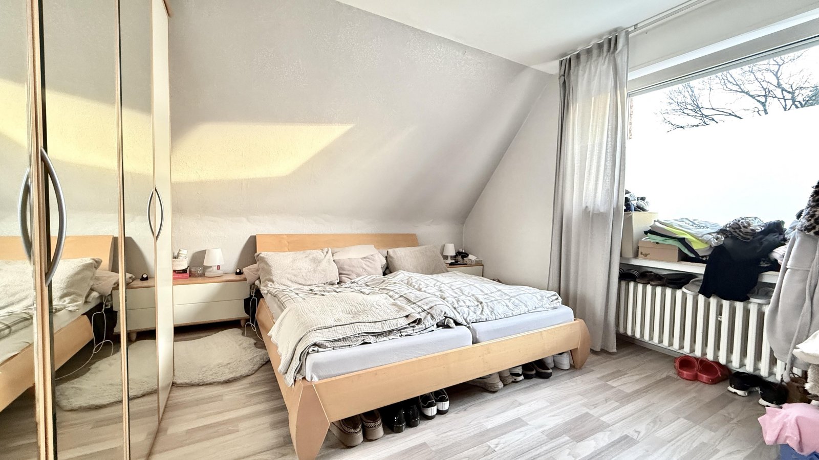 Elternschlafzimmer (Whg. OG) Elternschlafzimmer (Whg. OG)