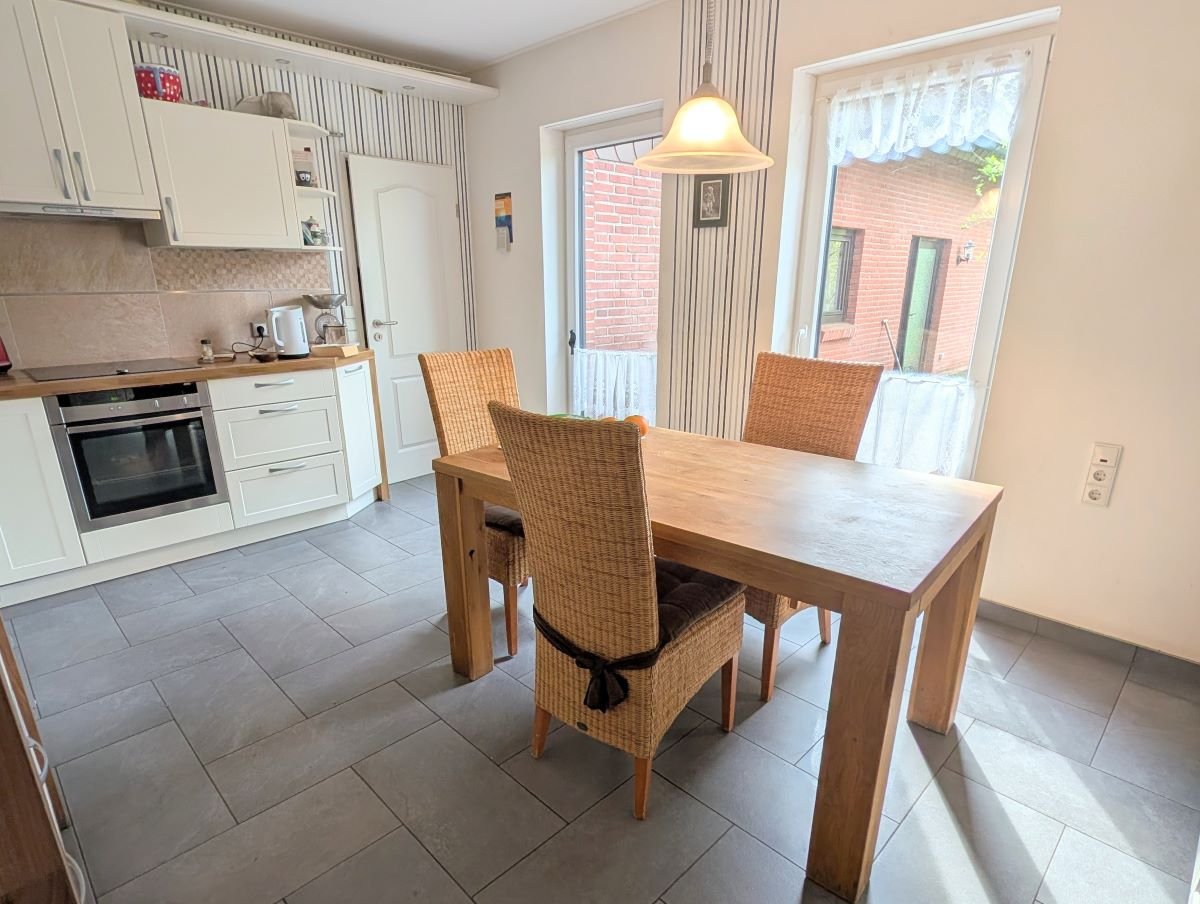 Küche mit Einbauküche