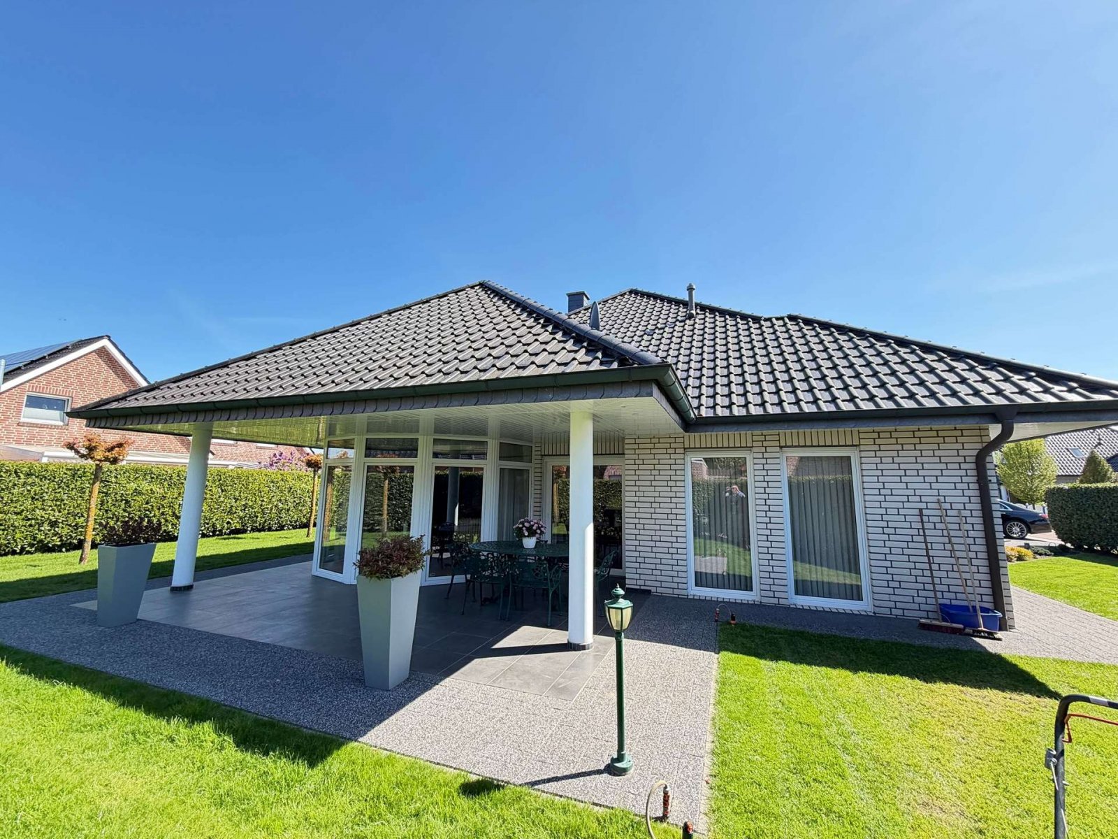 Teilüberdachte Terrasse