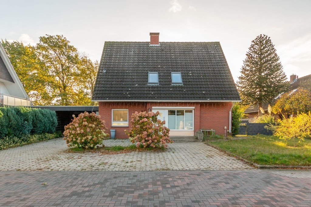 Osterwald: Familienfreundliches Einfamilienhaus mit großzügigem Garten Osterwald: Familienfreundliches Einfamilienhaus mit großzügigem Garten