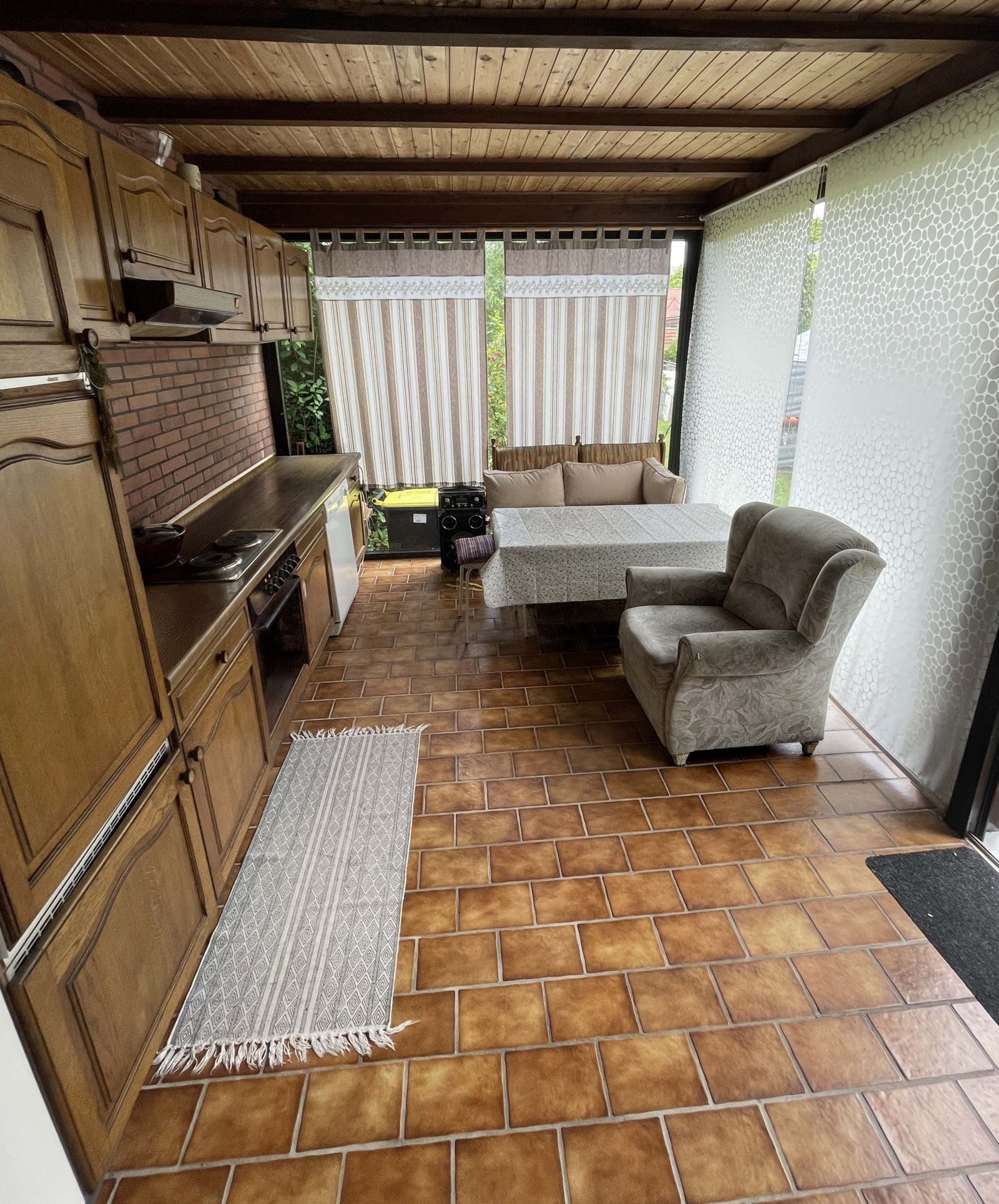 geschlosse Terrasse EG 