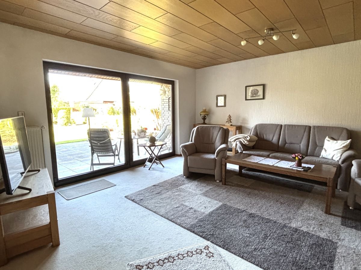 großzügiges Wohnzimmer