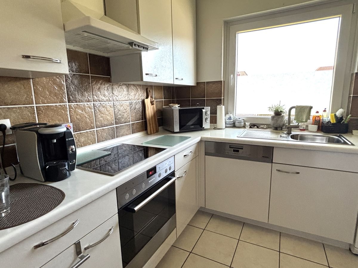 Küche mit Einbauküche