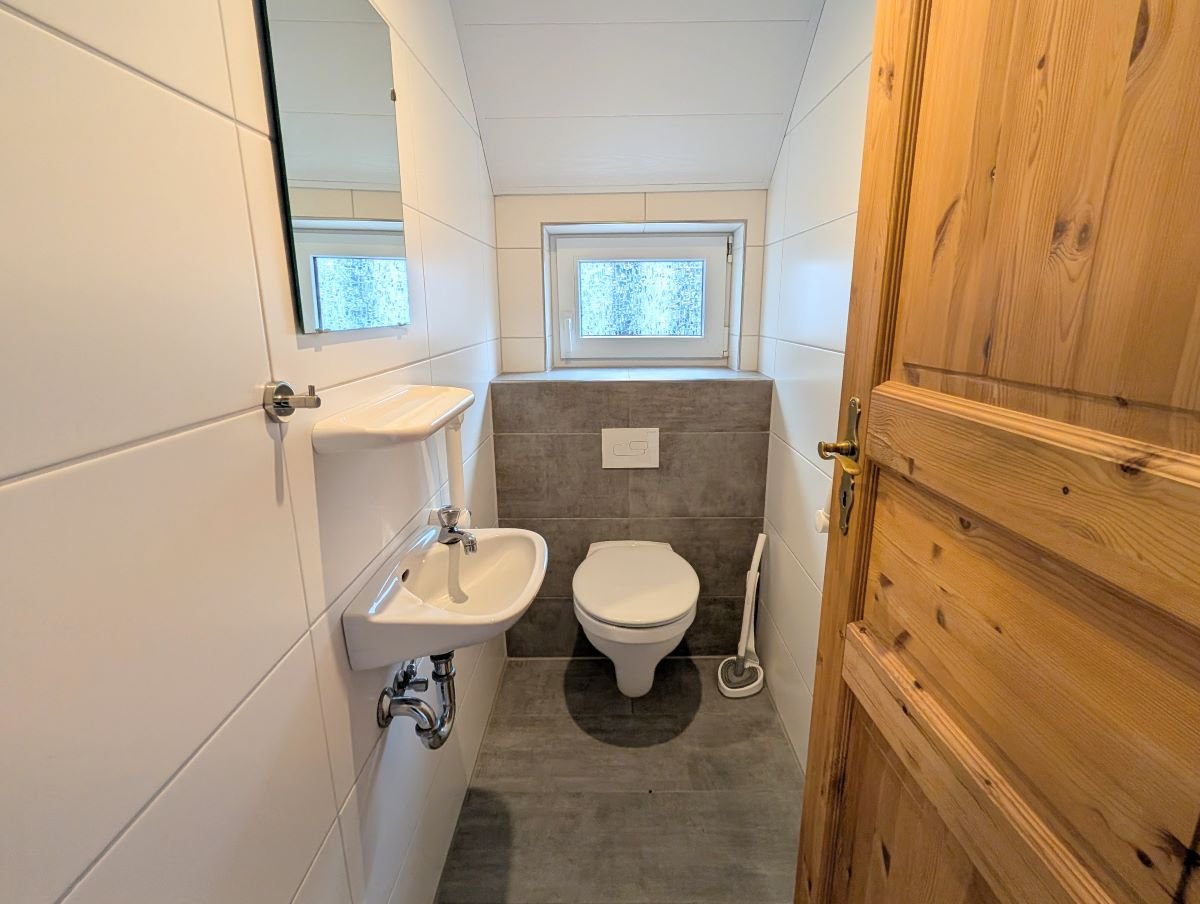 Modernes WC im Erdgeschoss