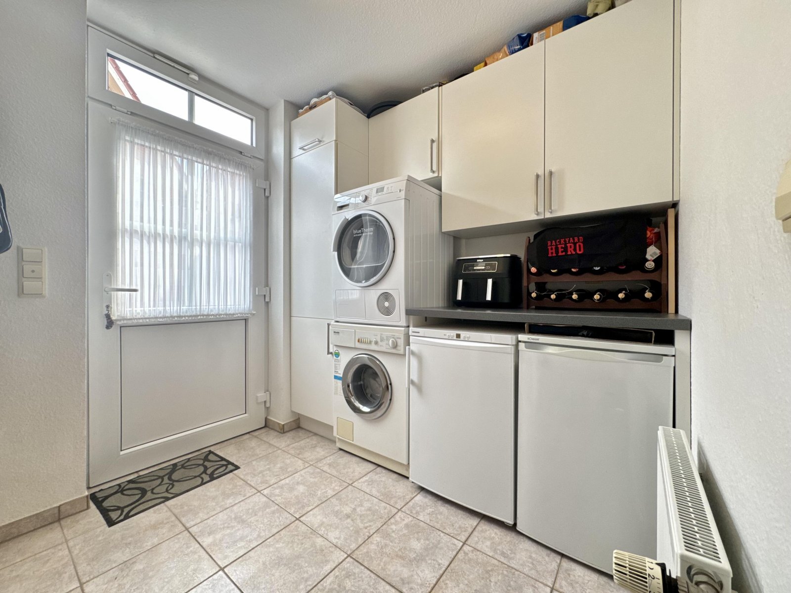 Hauswirtschaftsraum mit Nebeneingang