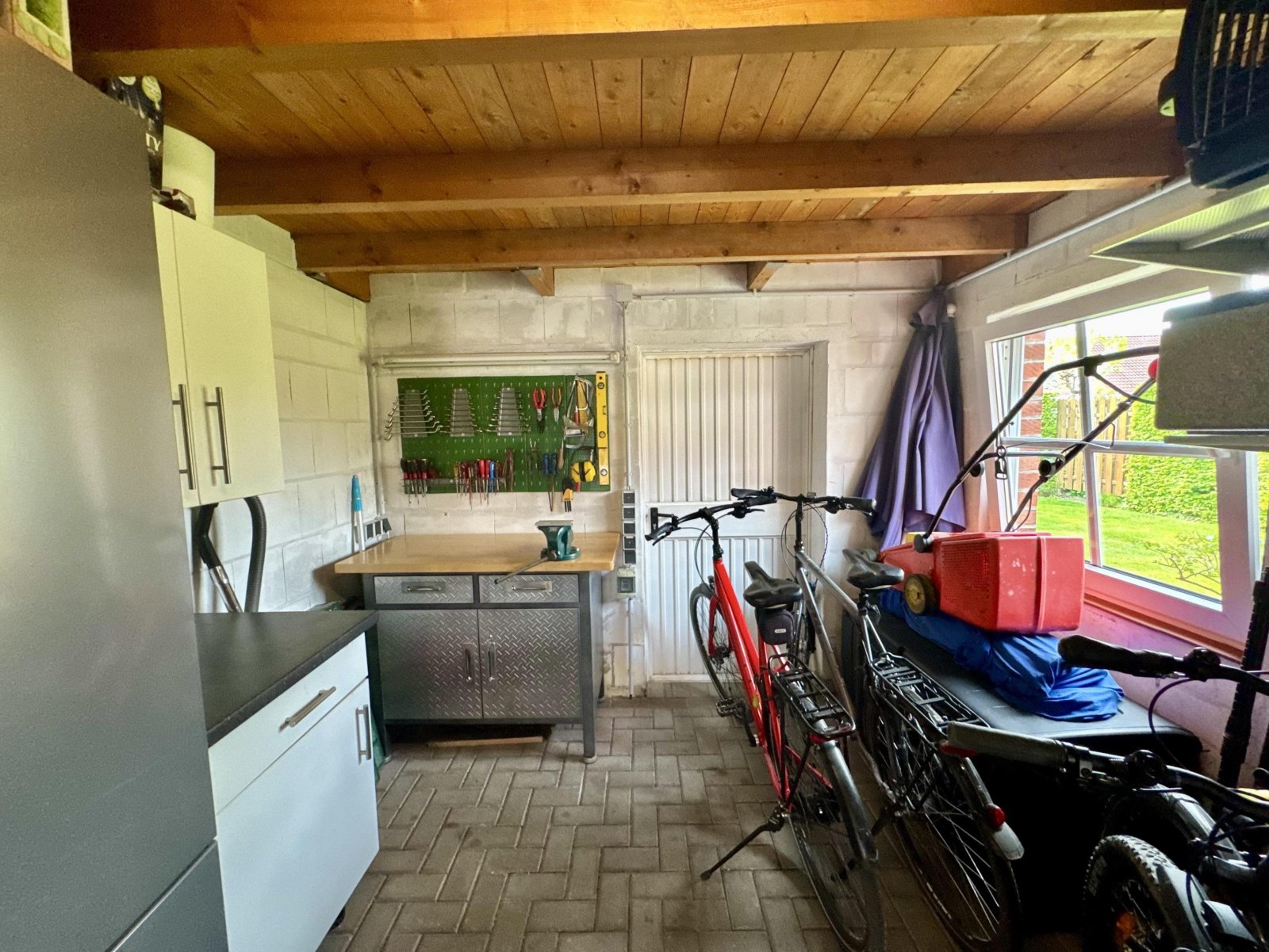 Geräteraum (als Verlängerung der Garage)