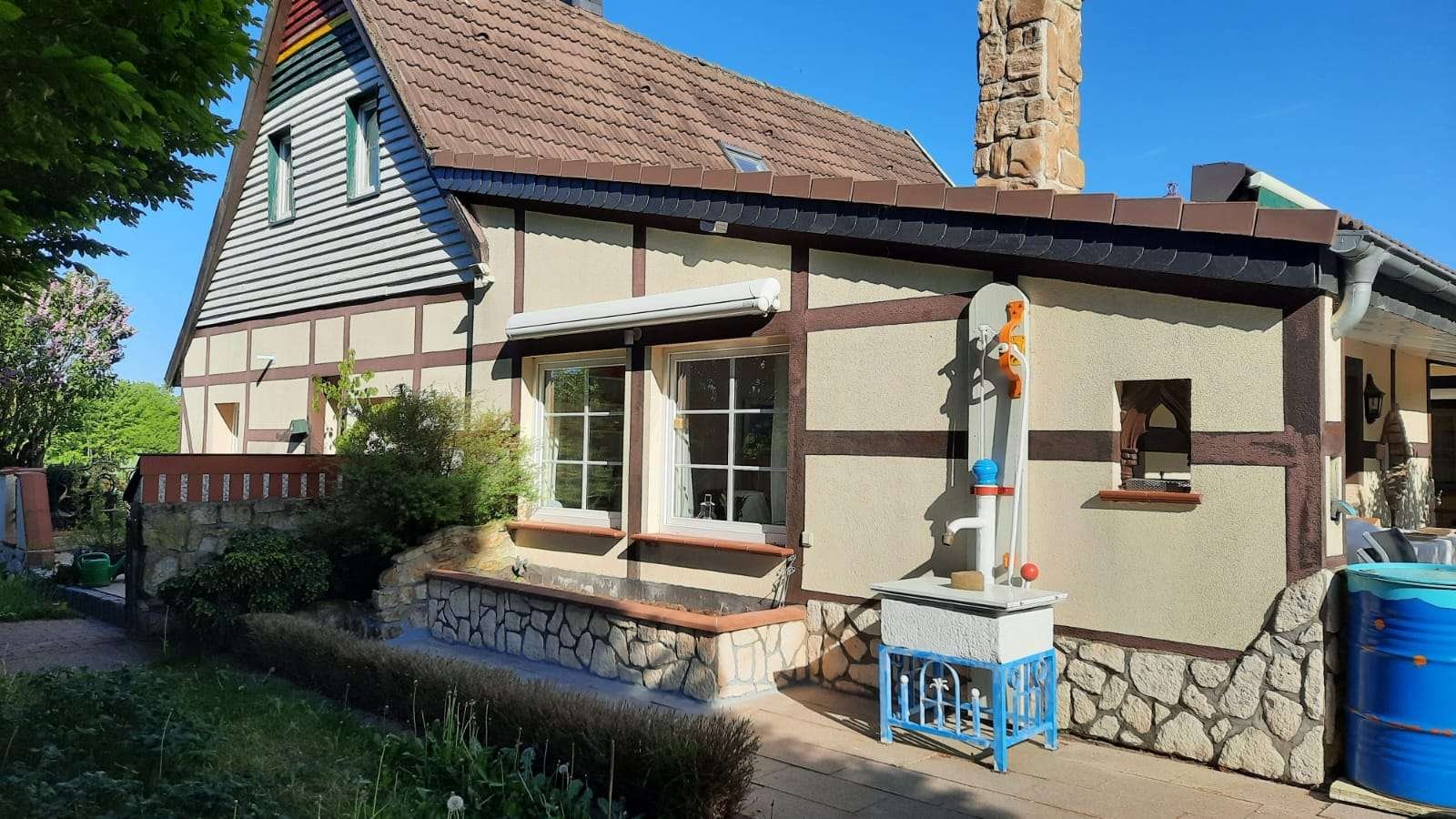 Haus von der Seite Hochbeet