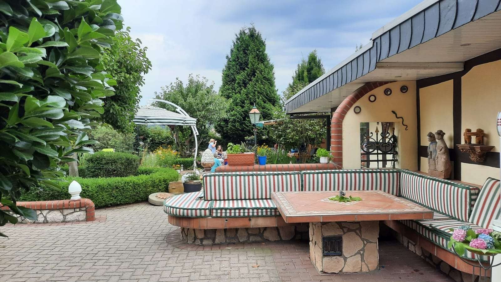 Gartenbank mit Sitzkissen