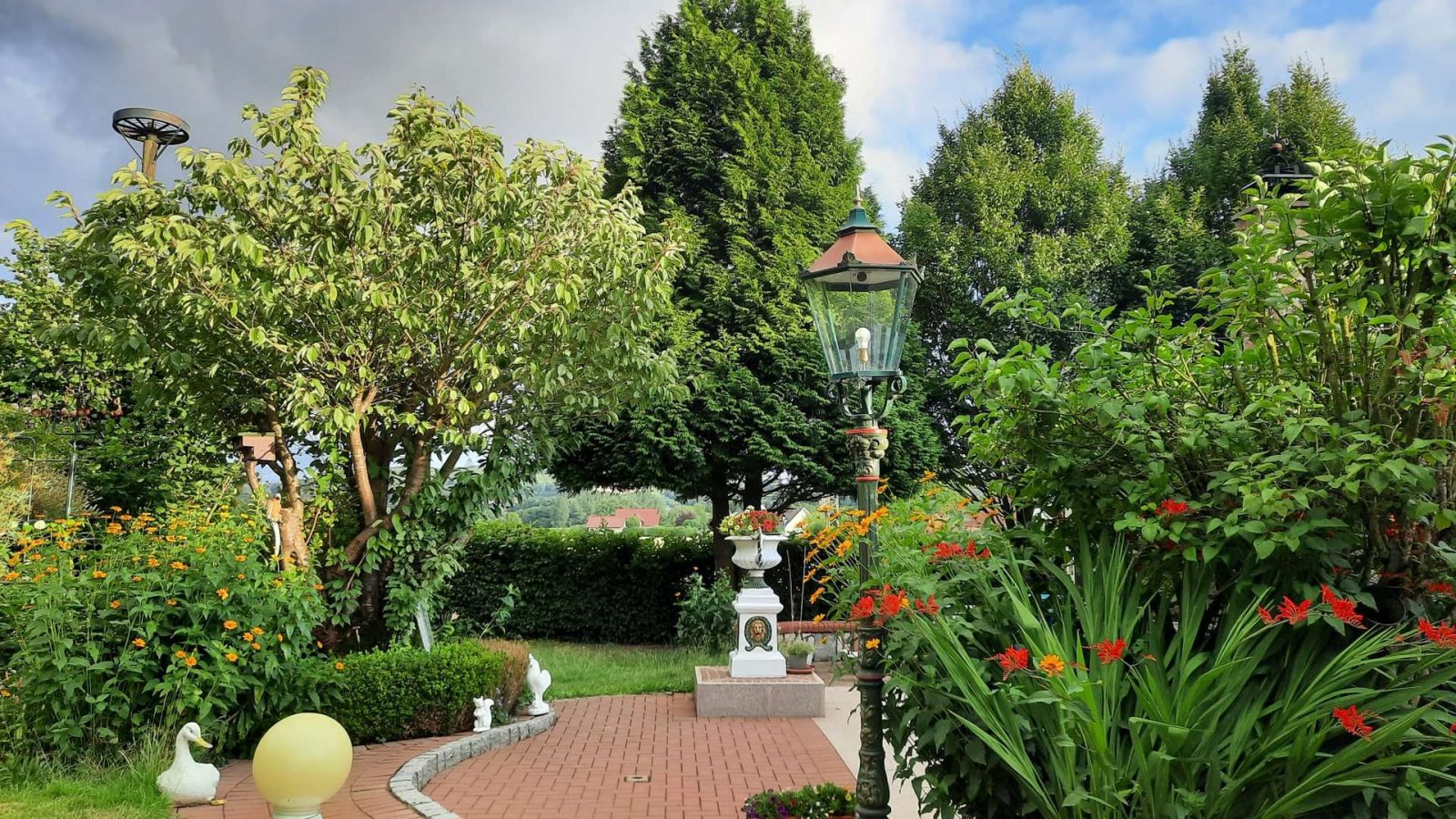 Schöne Gartenansicht