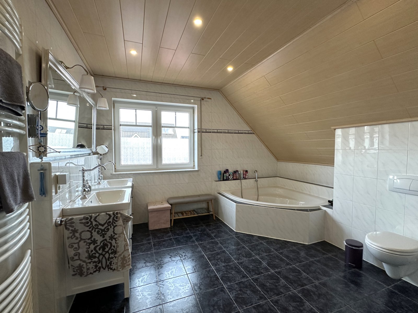 Badezimmer DG 1 Badezimmer DG 1