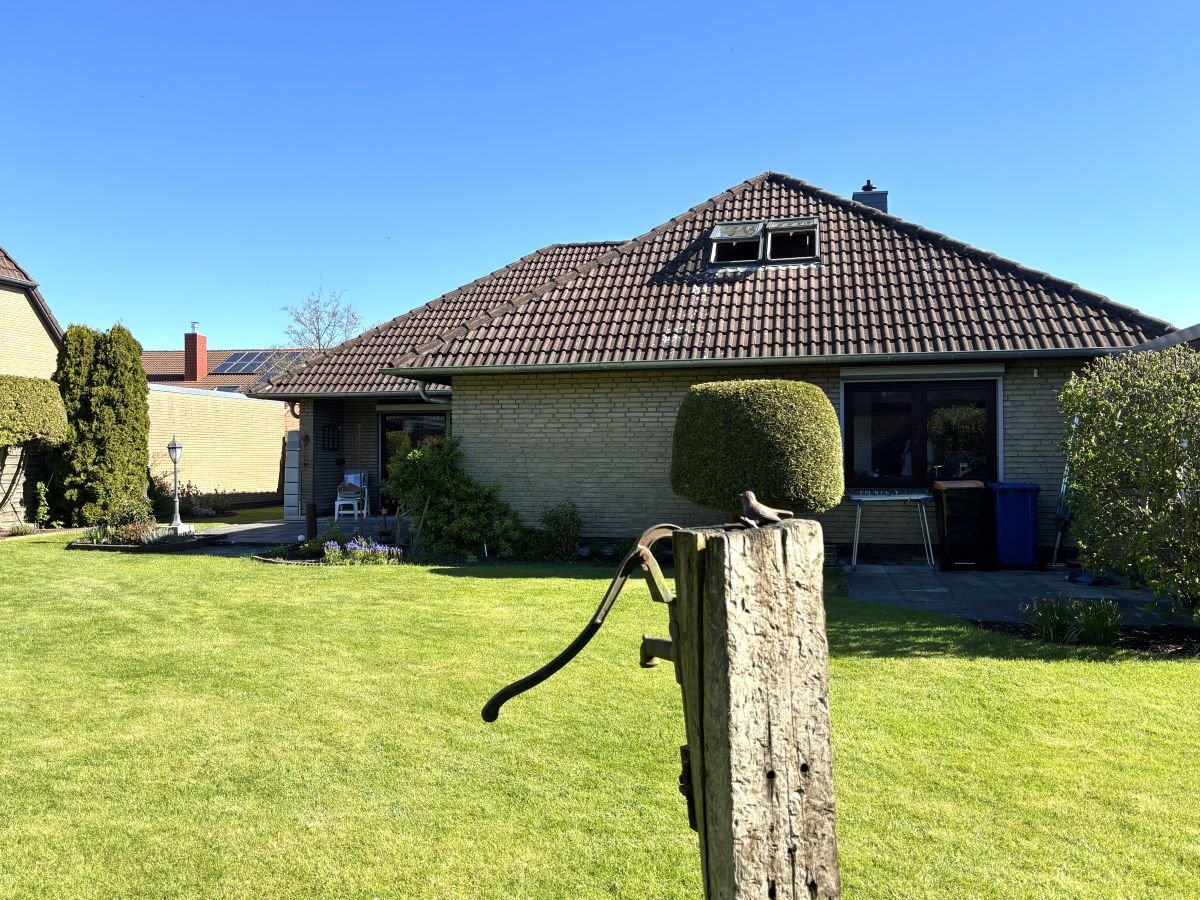 Rückseite mit schönem Garten