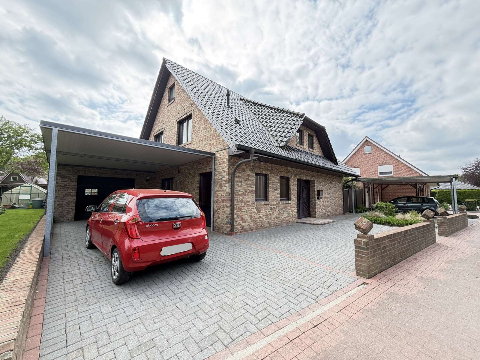 Haus mit Carports Haus mit Carports
