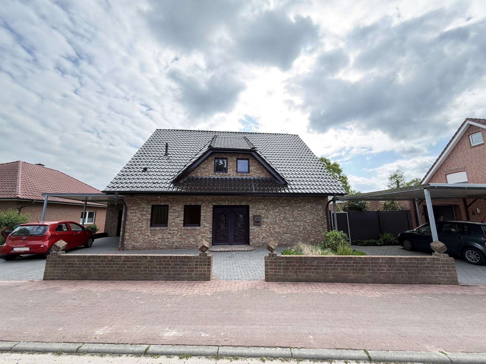 Hausansicht vorne Hausansicht vorne