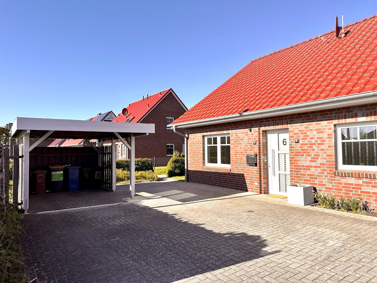 Eingangsbereich mit Carport vorm Haus Eingangsbereich mit Carport vorm Haus