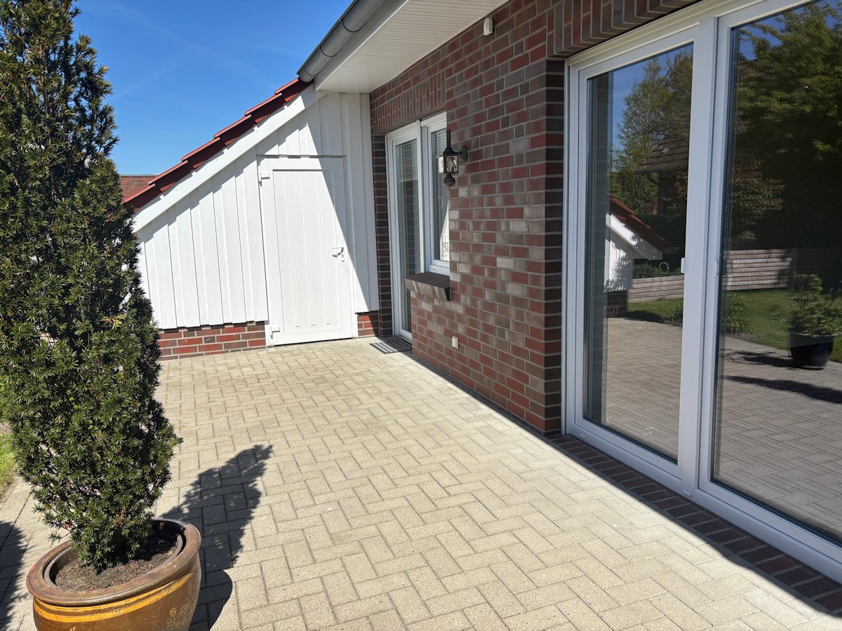 große, sonnige Terrasse große, sonnige Terrasse