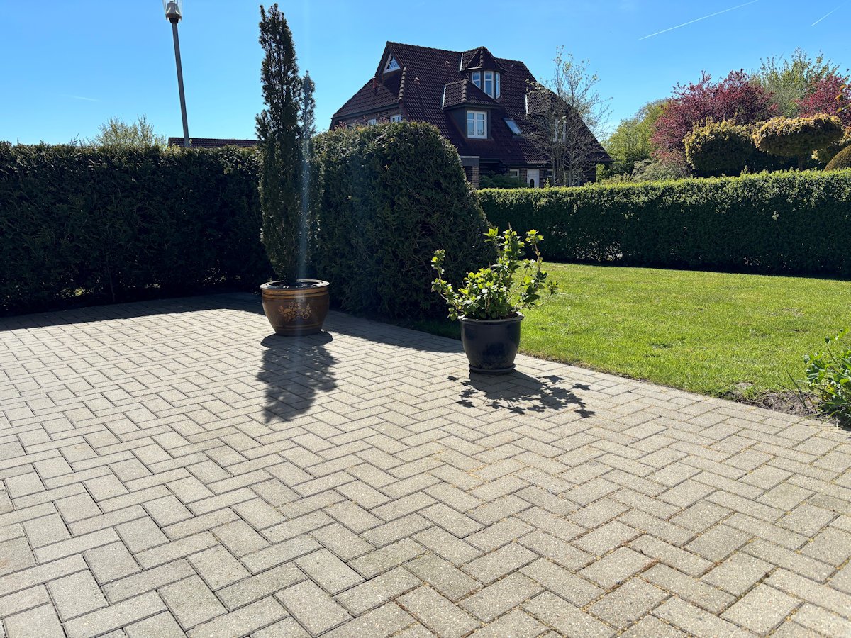 Terrasse mit Blick in den Garten Terrasse mit Blick in den Garten