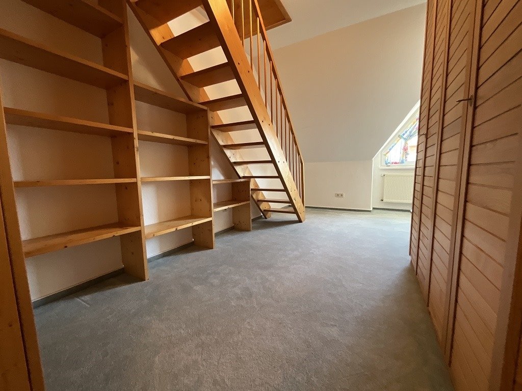 Büro mit Zugang zum Spitzboden