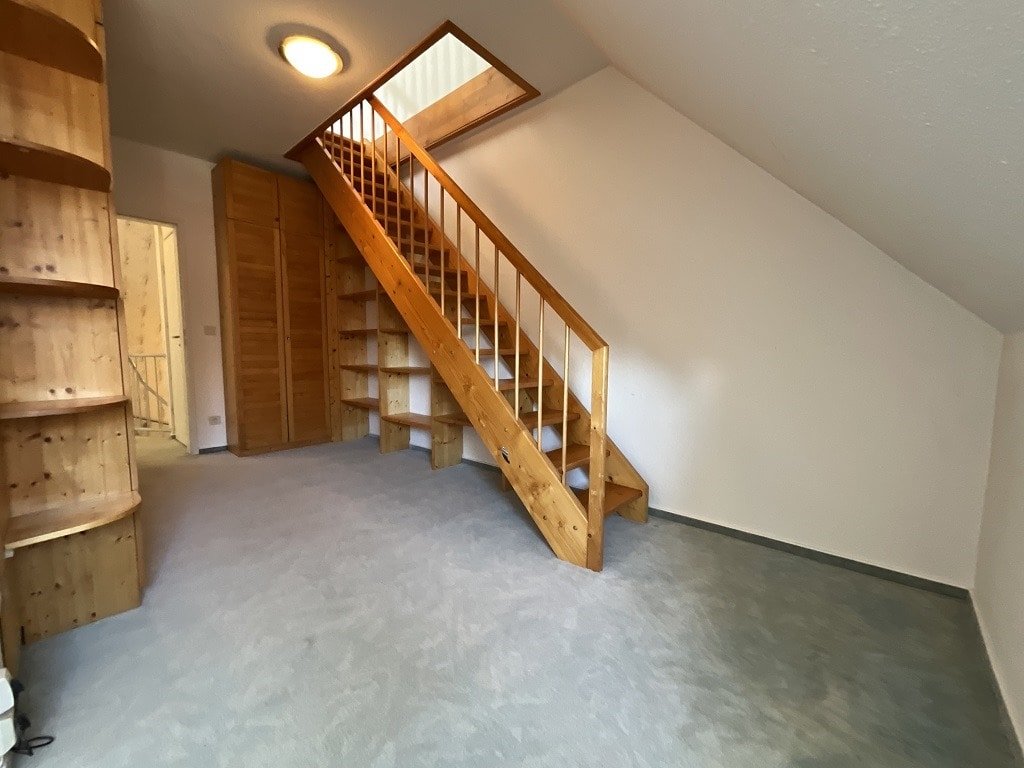 Büro mit Zugang zum Spitzboden