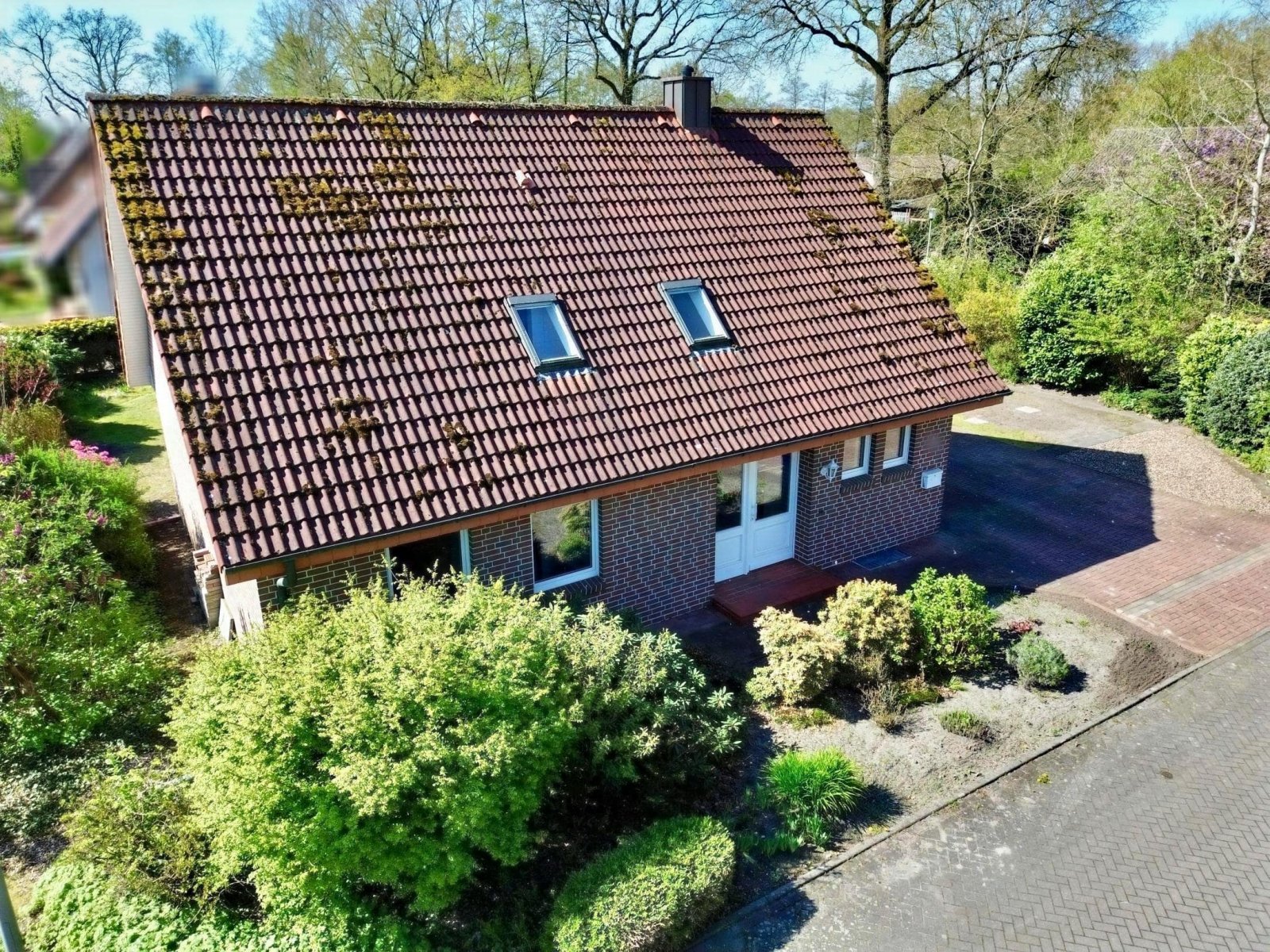 Luftbild seitliche Straßenansicht Luftbild seitliche Straßenansicht